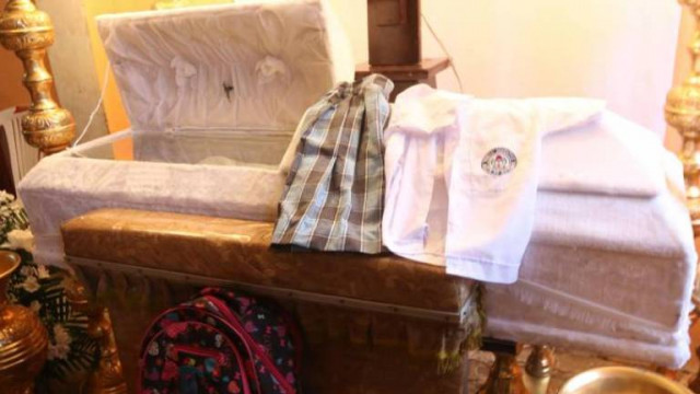 No quiso ver a su hija dentro del féretro